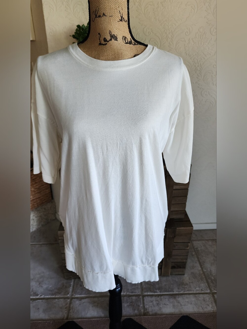 Royce Women's White Crewneck Short-Sleeve Top
